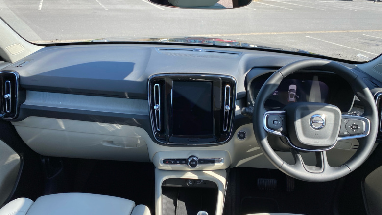 Volvo XC40 2.0 B4P Ultra Dark 5dr Auto Petrol Estate